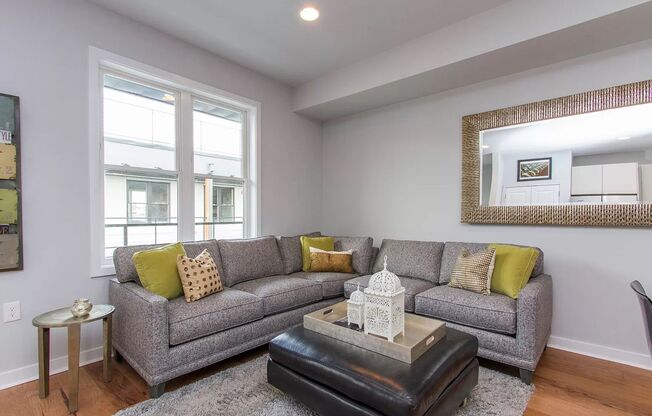 2 beds, 1 bath, 802 sqft, $1,719, Unit Unit 25