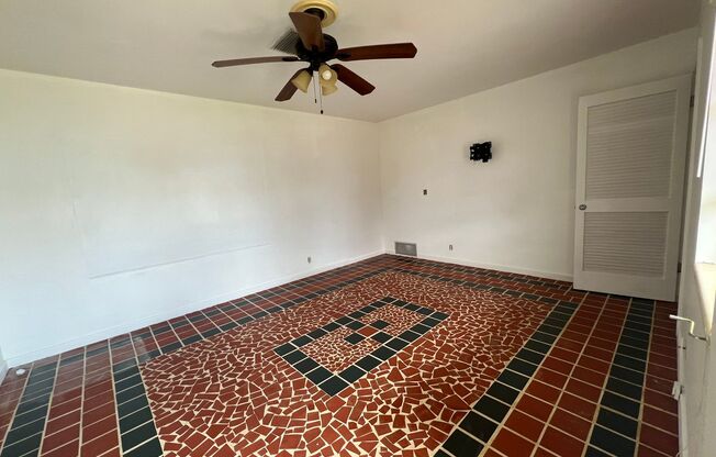 $1,325 ** Annual Lease ** 1 Bedroom / 1 Bath * DUPLEX ** Historic, Downtown Punta Gorda