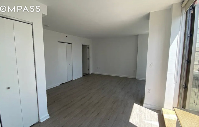 2 beds, 2 baths, $9,000, Unit 32C