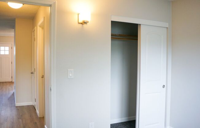 2 beds, 1 bath, $1,525, Unit H