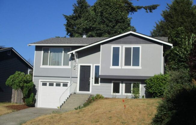 4 Bedroom, 1.75 Bathroom Home in North Tacoma