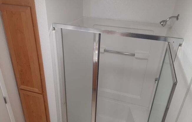 3 beds, 2 baths, 1,076 sqft, $2,250, Unit 2002