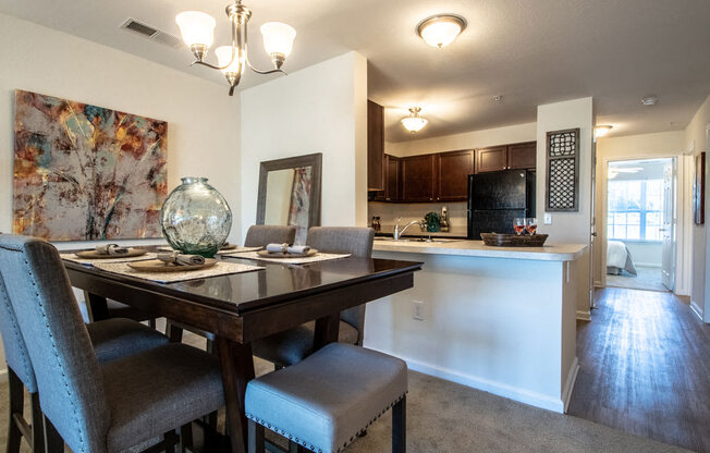 Dining Area at Killian Lakes Apartments and Townhomes, South Carolina, 29203