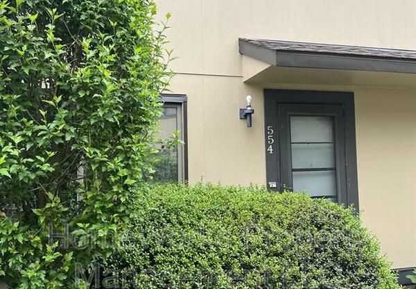 554 W CT