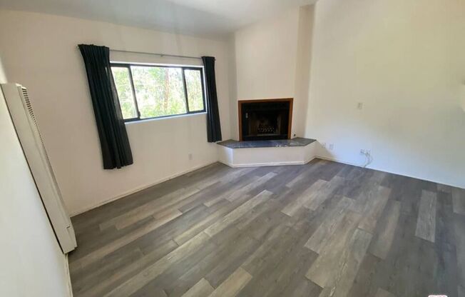 2 beds, 1 bath, 850 sqft, $3,000, Unit B