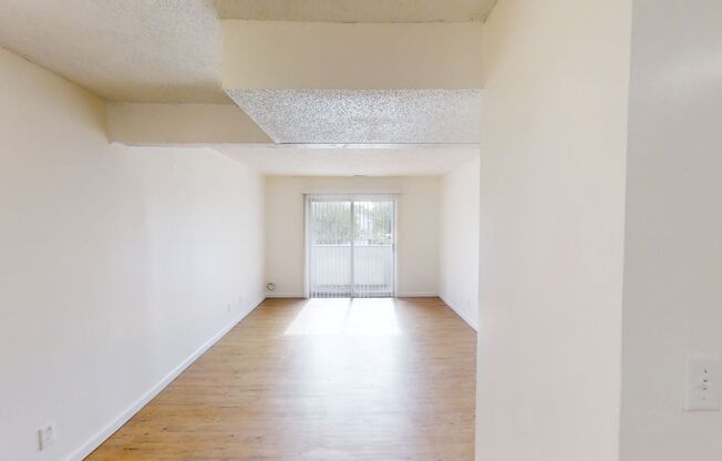 2 beds, 1 bath, 650 sqft, $725, Unit Unit 1