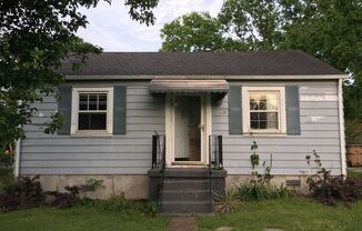 Cute Cottage in Convenient Location off Thompson Lane, 2 Bedroom/ 1 Bath, Fenced Yard, Pet Friendly