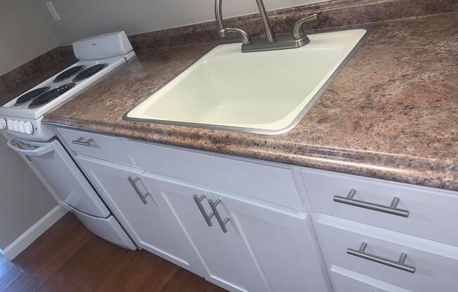 1 bed, 1 bath, 600 sqft, $1,250, Unit 32