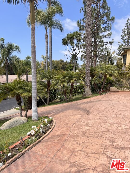 114 S LAYTON DR