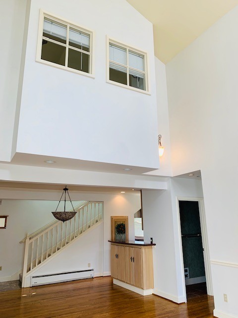 Stunning 2 Bedroom Townhouse Just Steps to the Beach in Madison Park!