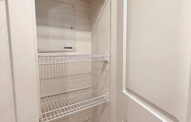 1 bed, 1 bath, 705 sqft, $1,250, Unit 544