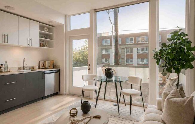 Studio, 1 bath, 422 sqft, $1,595, Unit Unit 204