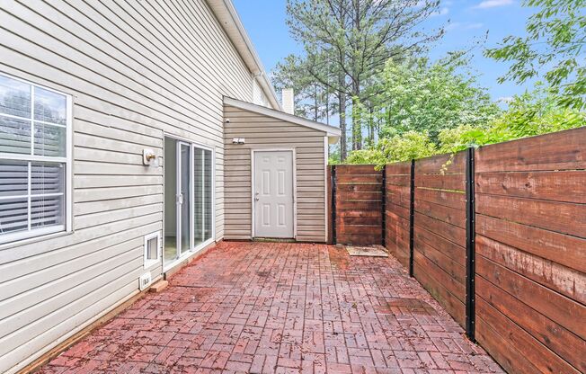 Prescott Village 3-Bed, 2-Bath End-Unit – Spacious, Stylish & Full of Character