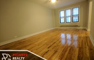 425 W Roscoe St