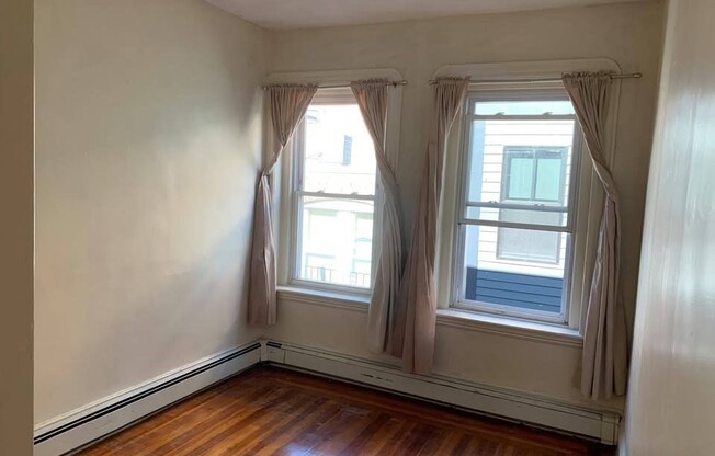 3 beds, 1 bath, 1,000 sqft, $3,800, Unit 4