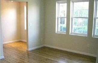 Gorgeous Renovated 1 Bdrm Condo at walk to Rosslyn or CrtHse Metro