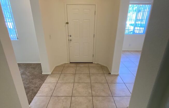 *2 WEEKS FREE RENT FOR QUALIFIED APPLICANTS W/ IMMEDIATE MOVE IN*N.W. BEAUTIFUL UPGRADED HOME WITH COMMUNITY POOL & PARK!