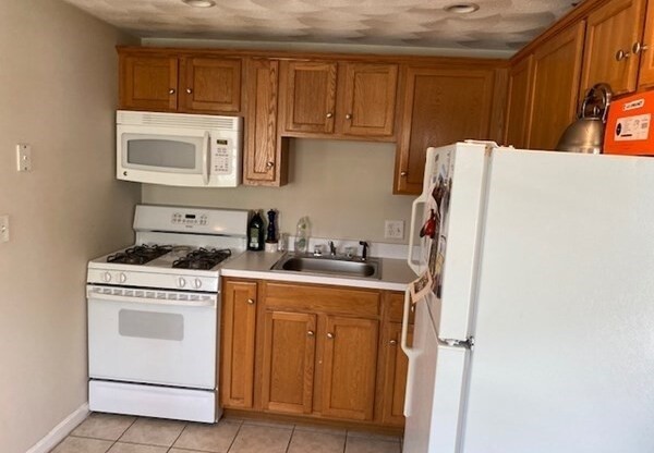 1 bed, 1 bath, 608 sqft, $1,900, Unit 838