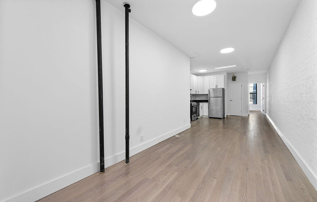 637 E 6 ST