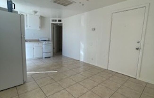 2 beds, 1 bath, $1,200, Unit 2130