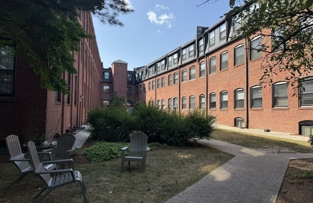 2 beds, 1 bath, 929 sqft, $2,600, Unit 415