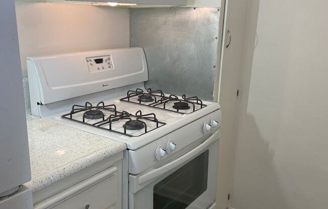 2 beds, 1 bath, 764 sqft, $1,995, Unit Unit 10