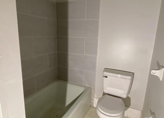 2 beds, 2 baths, 1,300 sqft, $1,350