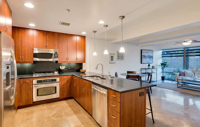 Modern Elegance and Style Colony Camelview 2 Bed Condo at the Optima!