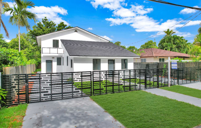 972 SW 44 AVE