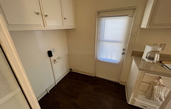 2 beds, 1 bath, 860 sqft, $3,000, Unit 119