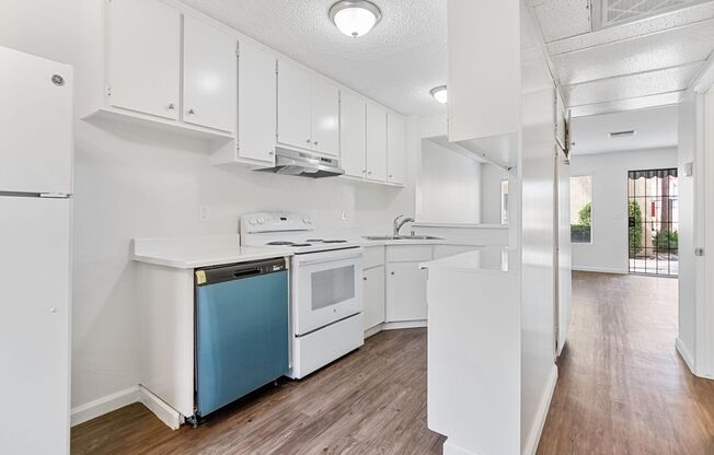 3 beds, 1.5 baths, 1,110 sqft, $2,950, Unit 16