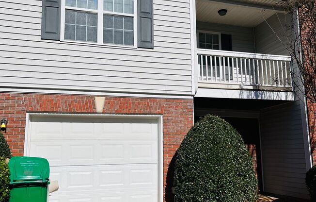 Wow! 2 bedroom 2.5 bathroom townhome in Decatur!