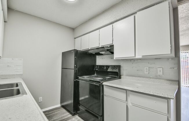 2 beds, 1.5 baths, 1,080 sqft, $975