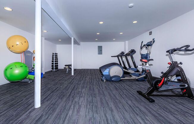 2 beds, 1.5 baths, 1,056 sqft, $2,099, Unit T-018