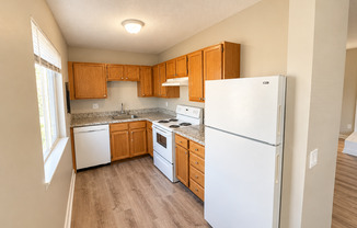 3 beds, 2 baths, 1,300 sqft, $1,795, Unit 3435