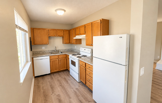 3 beds, 2 baths, 1,300 sqft, $1,795, Unit 3435