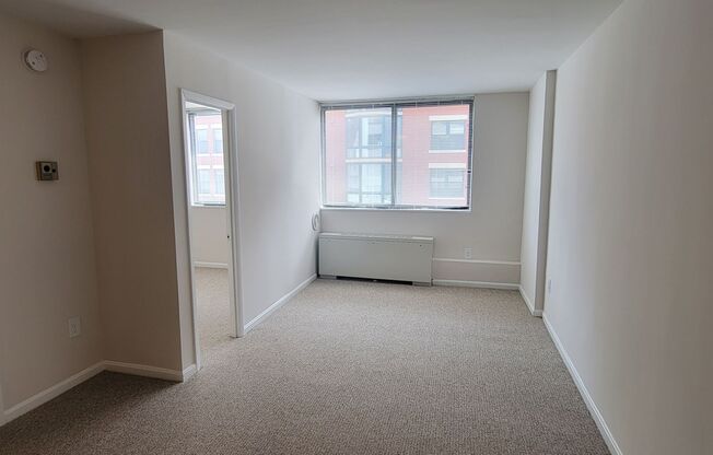 1 bed, 1 bath, $2,350, Unit 0607