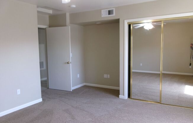 1 bed, 1 bath, 822 sqft, $1,425, Unit 910 H 105