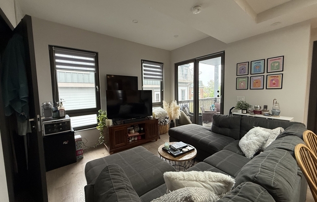 2 ROSECLAIR ST