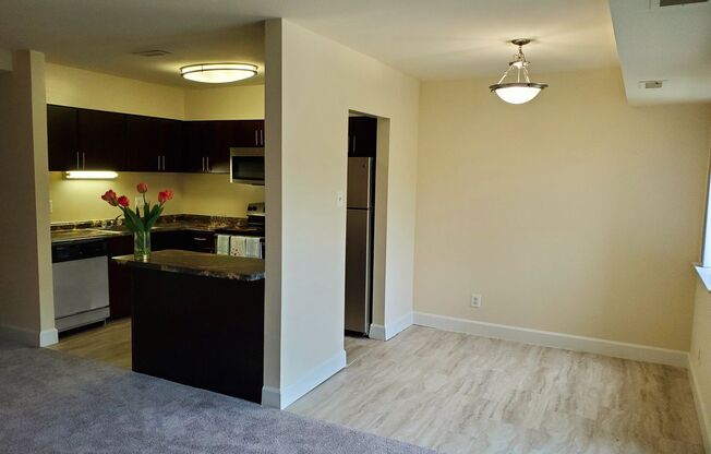 2 beds, 2 baths, 1,000 sqft, $2,100, Unit 14207 #203