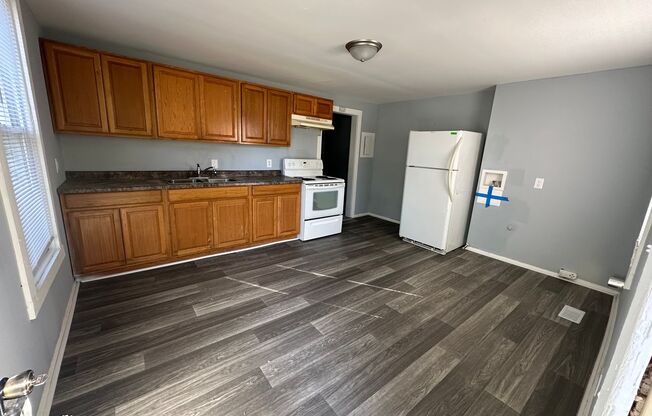 3 beds, 1 bath, $1,681, Unit Unit 2