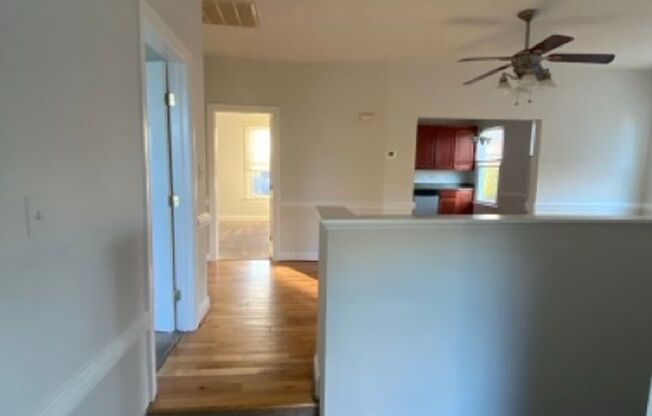 2 beds, 1 bath, 1,000 sqft, $1,250, Unit Unit 2 (upstairs)