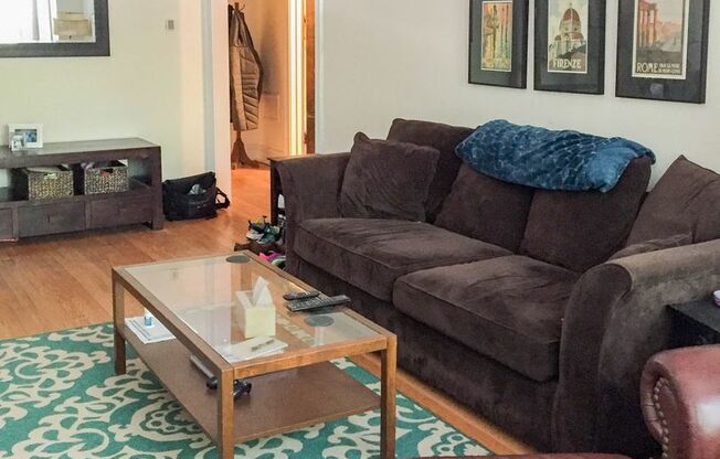 2 beds, 1 bath, 1,065 sqft, $2,550, Unit 4861P-1A