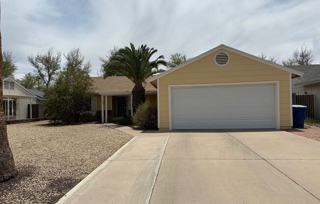 Chandler single family home with Pool!