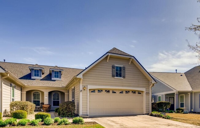 303 BONHAM LOOP
