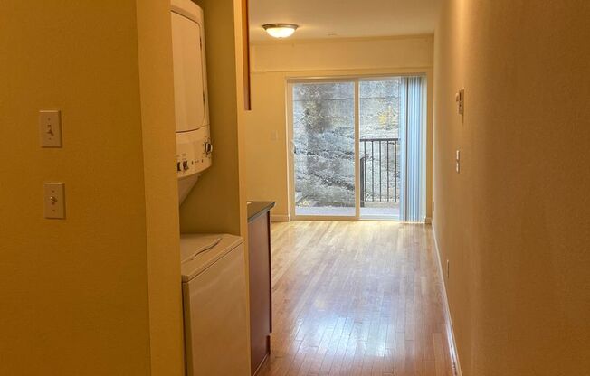 Studio, 1 bath, 500 sqft, $1,450, Unit B4