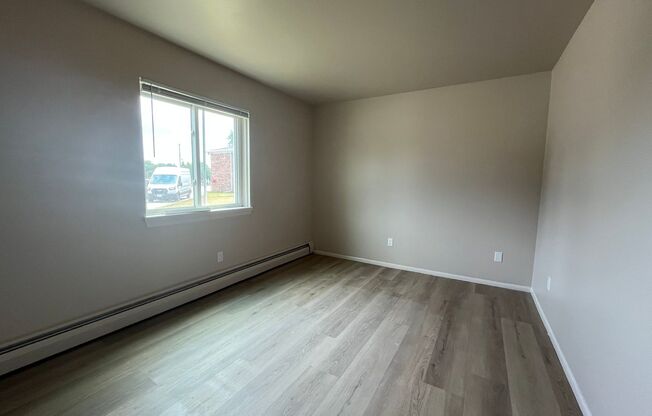 3 beds, 2 baths, $1,695, Unit 124