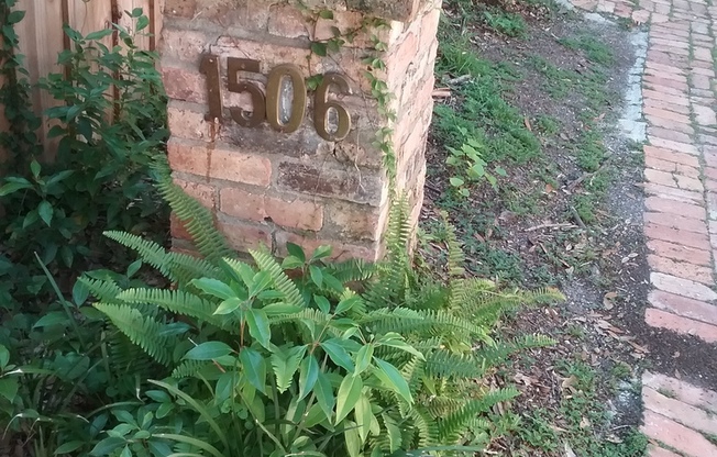2 Bedroom 1 Bath Carriage House in Historic Orlando for RENT!