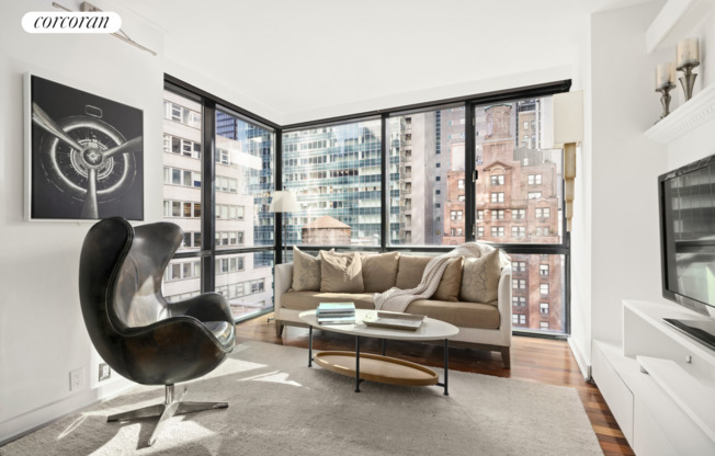 60 E 55 ST