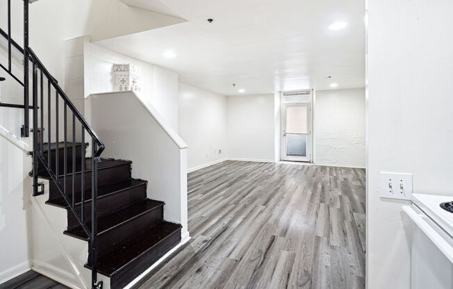 2 beds, 2 baths, 800 sqft, $1,450, Unit 101